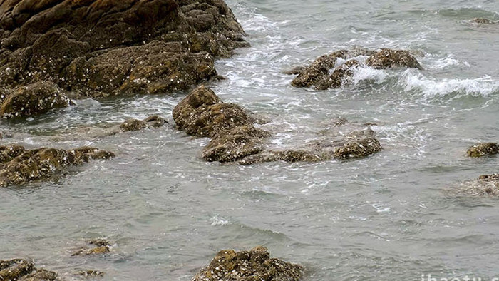 自然海洋海景海面上的礁石群实拍素材