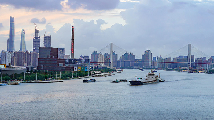 上海城市黄浦江大桥交通船流延时摄影8k