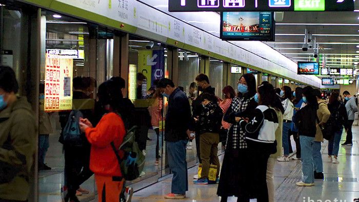 天津站地铁站密集人流等车上下车延时4K