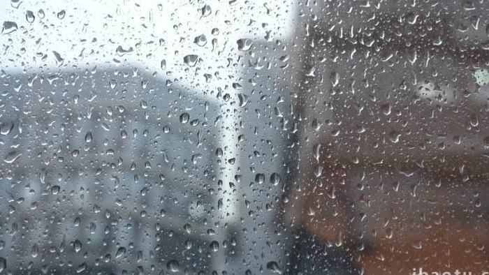 孤独气氛雨季雨水雨珠玻璃4k实拍