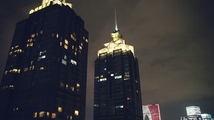 震撼黑金风城市夜景环球188大楼航拍视频