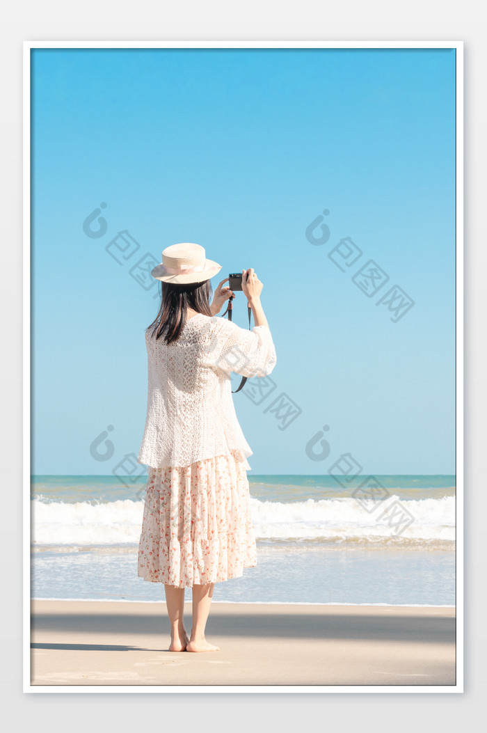 夏天海边文艺女生的背影图片图片