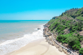 夏天海边观光栈道