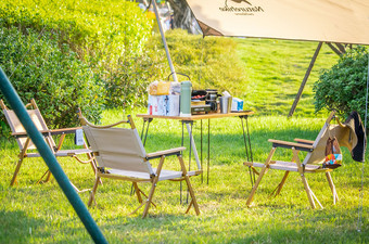 夏天露营户外桌椅与草地片