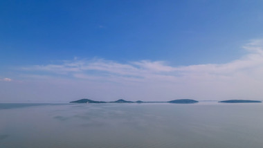 晴朗天空大海小岛蓝天白云航拍延时摄影4k