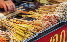 夏天街头小吃摊夜宵烧烤串串