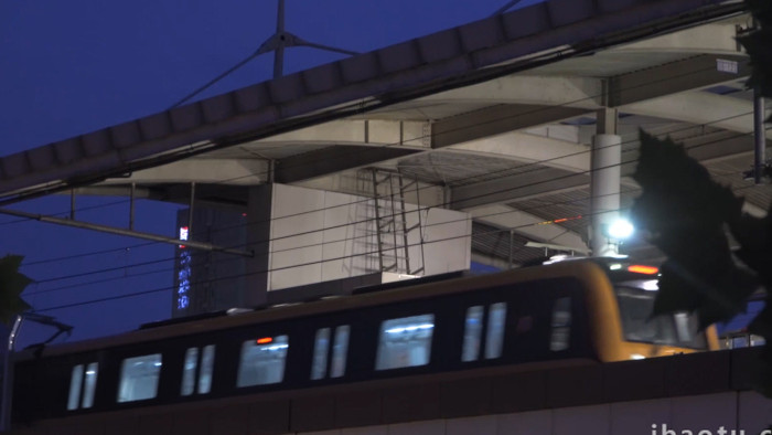 城市地铁进出站公共交通工具4K实拍
