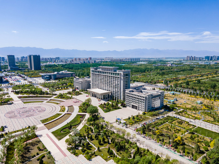 夏季蓝天白云宁夏银川政府大楼图片