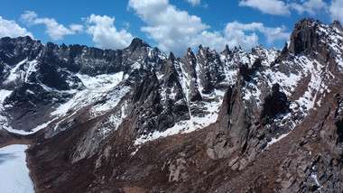 自然壮观西部高原雪山山峰风光航拍