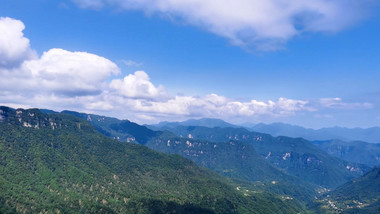 实拍大山峡谷蓝天白云延时摄影4K