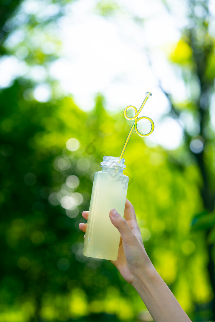 饮品汽水树木绿植夏日小清新背景图片