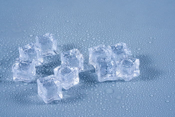 冰块冰镇透明冰块图片