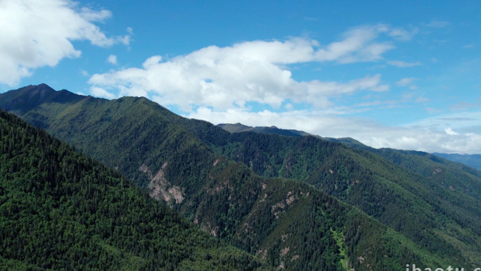 自然雄伟山峰山脉绿林风光航拍