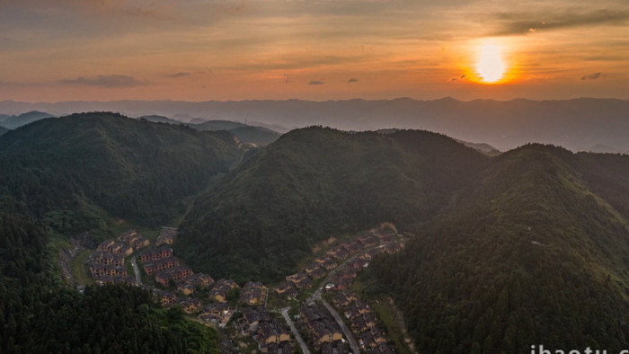 自然震撼高山度假洋房日落延时