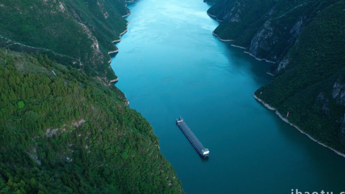 物流运输大气三峡货运邮轮航拍