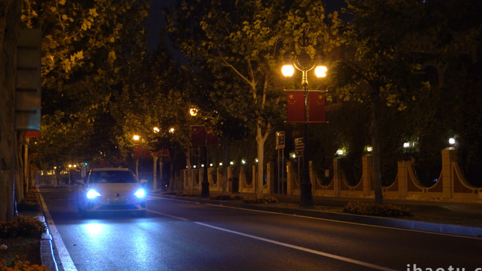 夜晚冷清街道车辆实拍视频4K