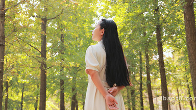 唯美汉服美女抬头仰望特写实拍