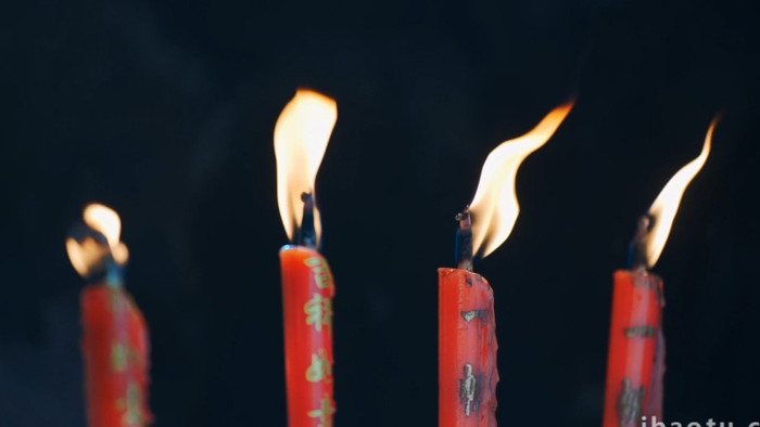 新年寺庙祈福许愿蜡烛烛光实拍