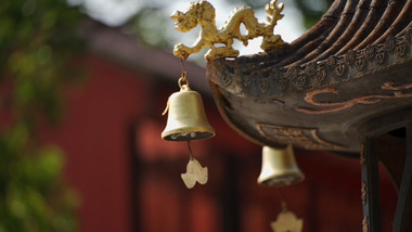 中国风古风铜寺庙铜铃特写实拍