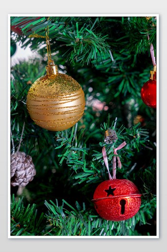 圣诞节圣诞树铃铛节日装饰图片