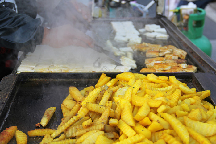 街头小吃铁板豆腐狼牙土豆图片