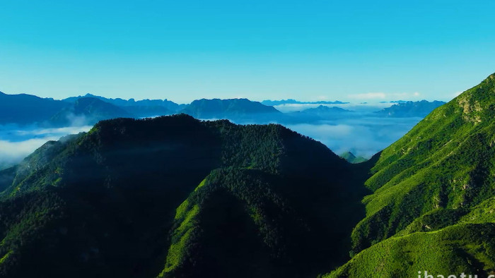 景区自然风光山峦叠嶂云雾飘渺