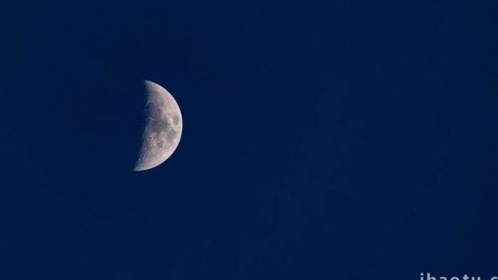 蓝调上弦月亮月相延时实拍4k