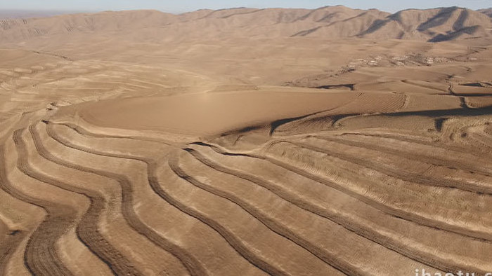 干旱的黄土高原开出层层梯田实拍