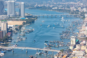 双月湾旅游海水海浪沙滩港湾船只