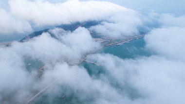 大气海边港口云海风景4K航拍