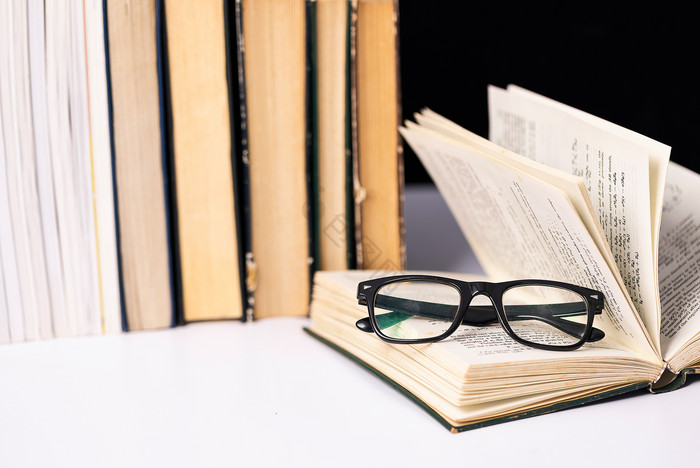 黑框眼镜图书创意世界读书日图片