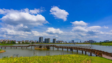 夏季景观湖泊蓝天白云延时实拍