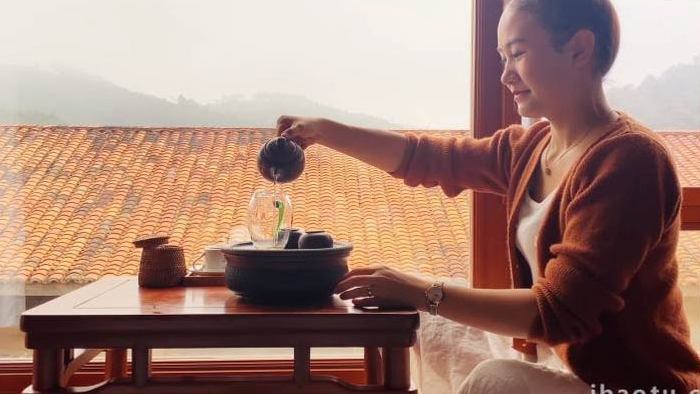 泡茶的女子茶艺喝茶茶桌4K实拍