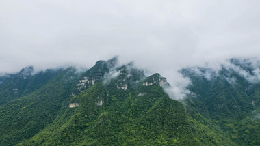 自然风光山峰大山云雾缭绕延时