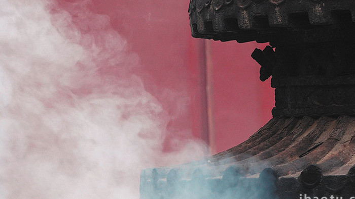 庄严寺院烟雾缭绕香炉屋檐实拍