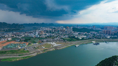 城市河流乌云密布暴雨来临延时