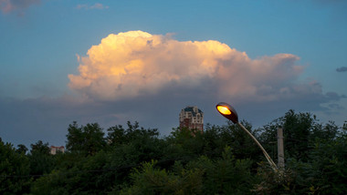 震撼傍晚路灯夕阳实拍延时