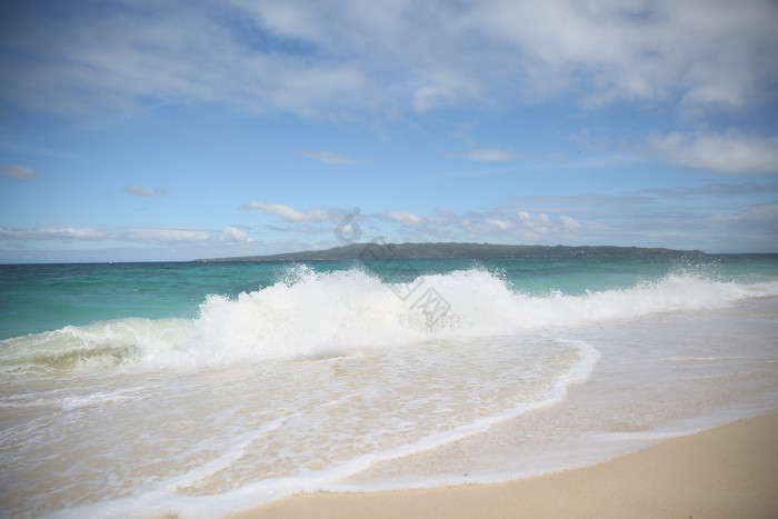 夏日大海海浪浪花图片