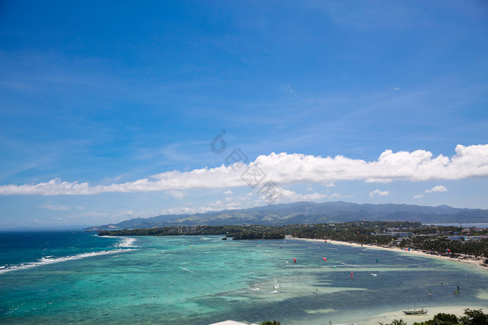 夏日唯美的海岸线全景图片