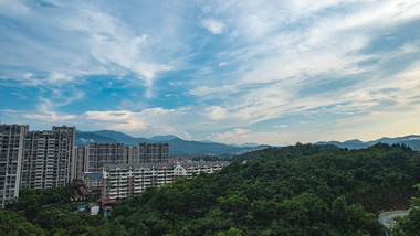 大气俯拍群山环绕沙县城市实拍延时