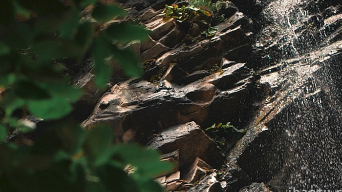 自然奇特悬崖峭壁上瀑布溪流实拍视频素材