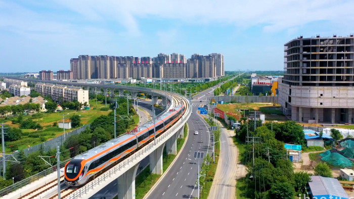 文明城市滁宁城际铁路火车呼啸实拍