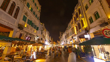 海南骑楼大街夜景人流延时实拍