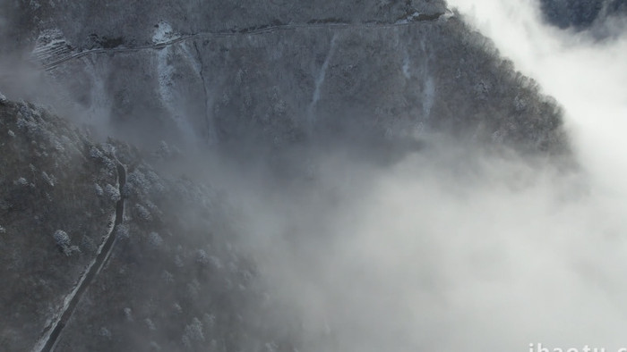 自然风光震撼冬天山峰雪花航拍