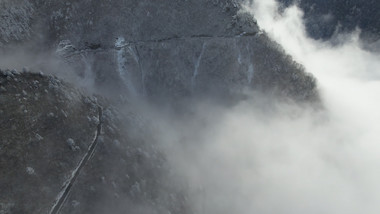 自然风光震撼冬天山峰雪花航拍