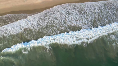 自然风光大海沙滩浪花航拍