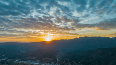 自然风光落日晚霞逆光山峰延时