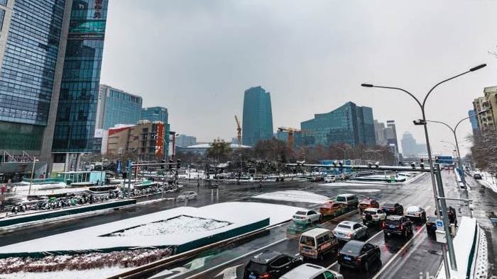 雪天北京中关村车流延时实拍