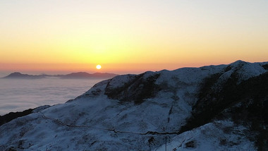 高原雪山日出云海大气唯美航拍