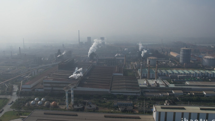 工业钢铁厂冶炼钢铁污染航拍视频